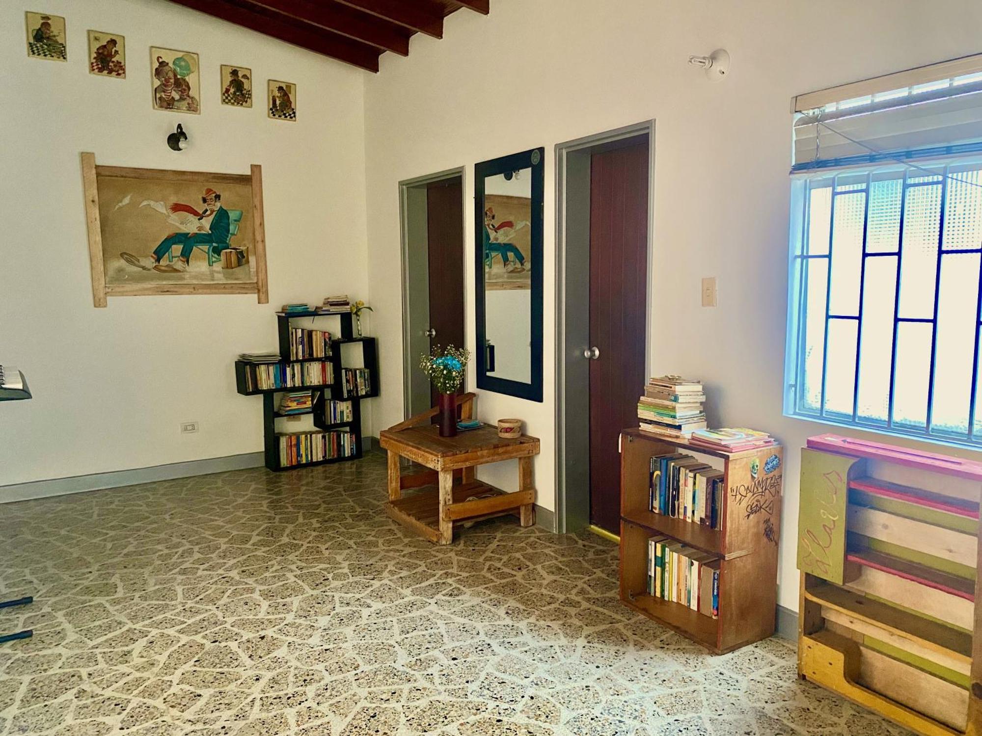 Casa Almarita - Hostal, Bar Y Restaurante Medellín Esterno foto