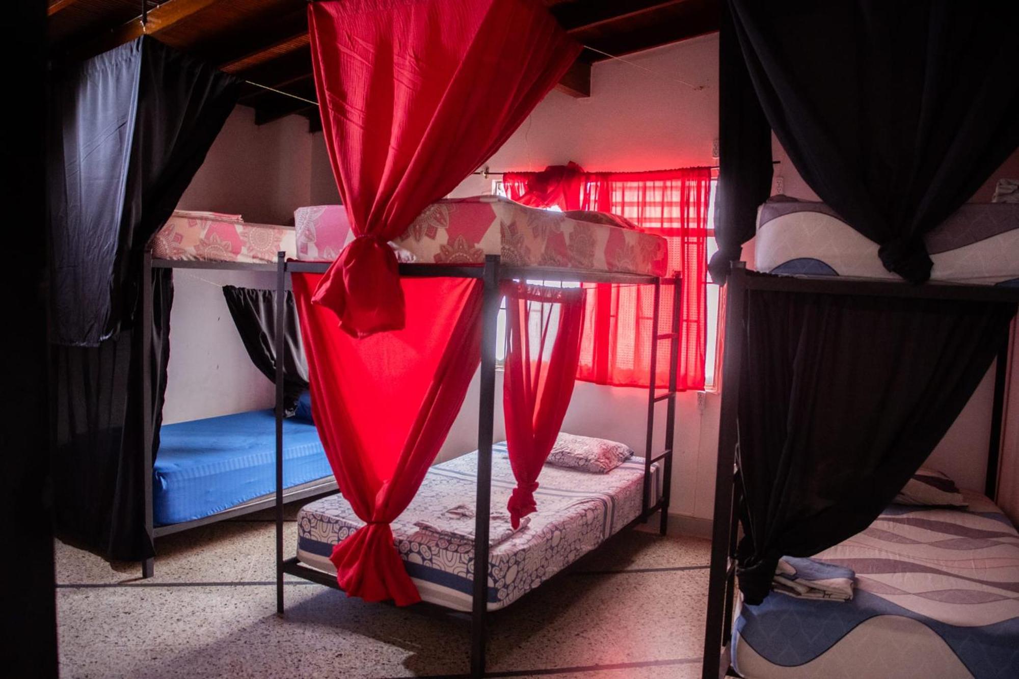 Casa Almarita - Hostal, Bar Y Restaurante Medellín Esterno foto