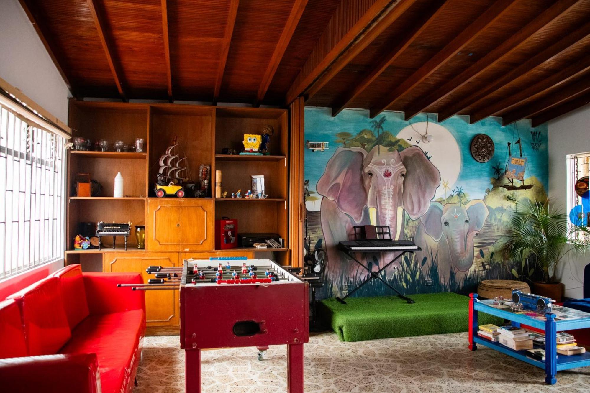 Casa Almarita - Hostal, Bar Y Restaurante Medellín Esterno foto