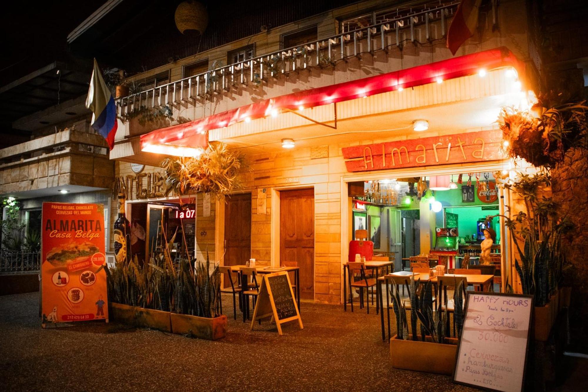 Casa Almarita - Hostal, Bar Y Restaurante Medellín Esterno foto